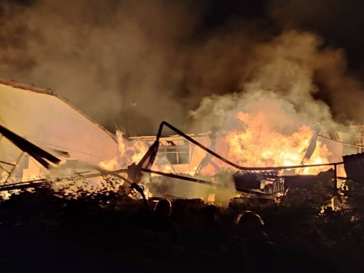 ۸ مصدوم در آتشسوزی در کارخانه کارتنسازی مورچهخورت ۸ مصدوم در آتشسوزی در کارخانه کارتنسازی مورچهخورت