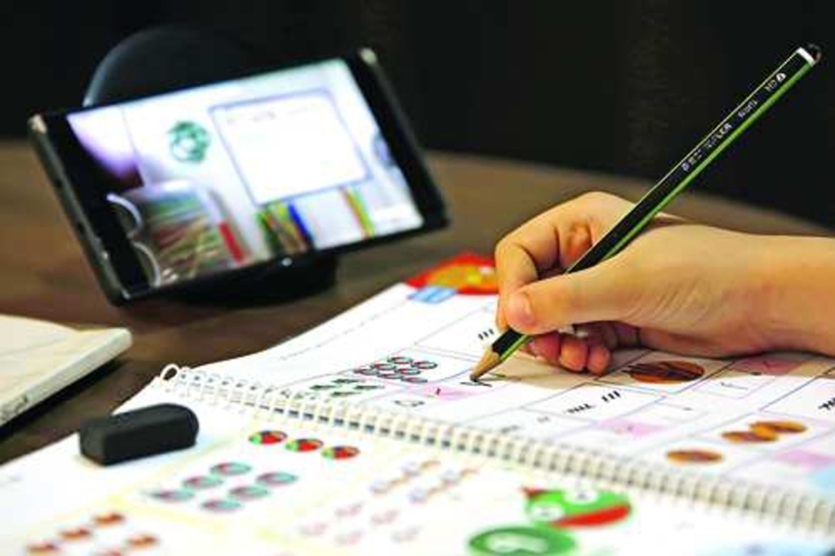 در سومین روز متوالی؛ آلودگی هوا آموزش قم را تعطیل کرد