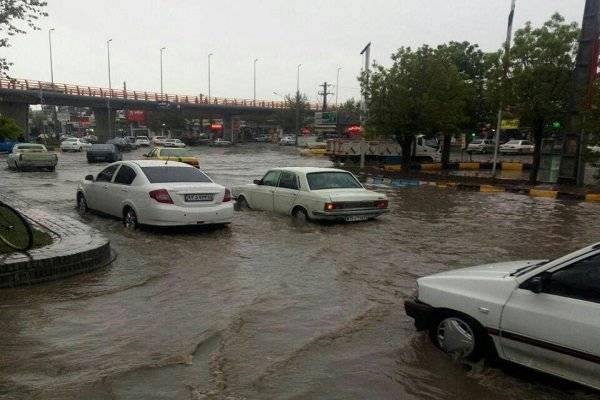 آماده‌باش تمام‌وقت سامانه ۱۳۷ شهرداری همدان در مواجهه با بارندگی‌های اخیر