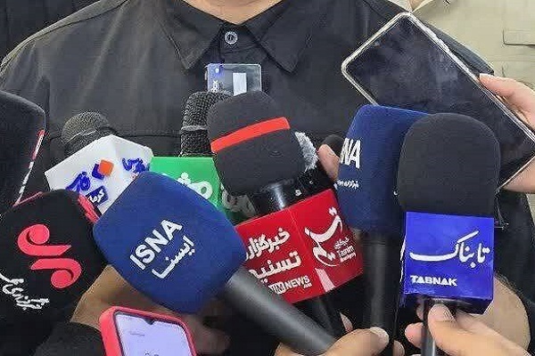 حفظ منزلت خبرنگار با اصلاح ساختارهاست، نه مراسمهای مناسبت/ مجلس و دولت باید به بیثباتی شغلی خبرنگاران پایان دهند حفظ منزلت خبرنگار با اصلاح ساختارهاست، نه مراسمهای مناسبت/ مجلس و دولت باید به بیثباتی شغلی خبرنگاران پایان دهند