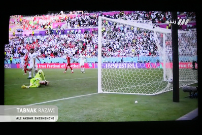 تماشای بازی فوتبال ایران و ولز در بازار مشهد